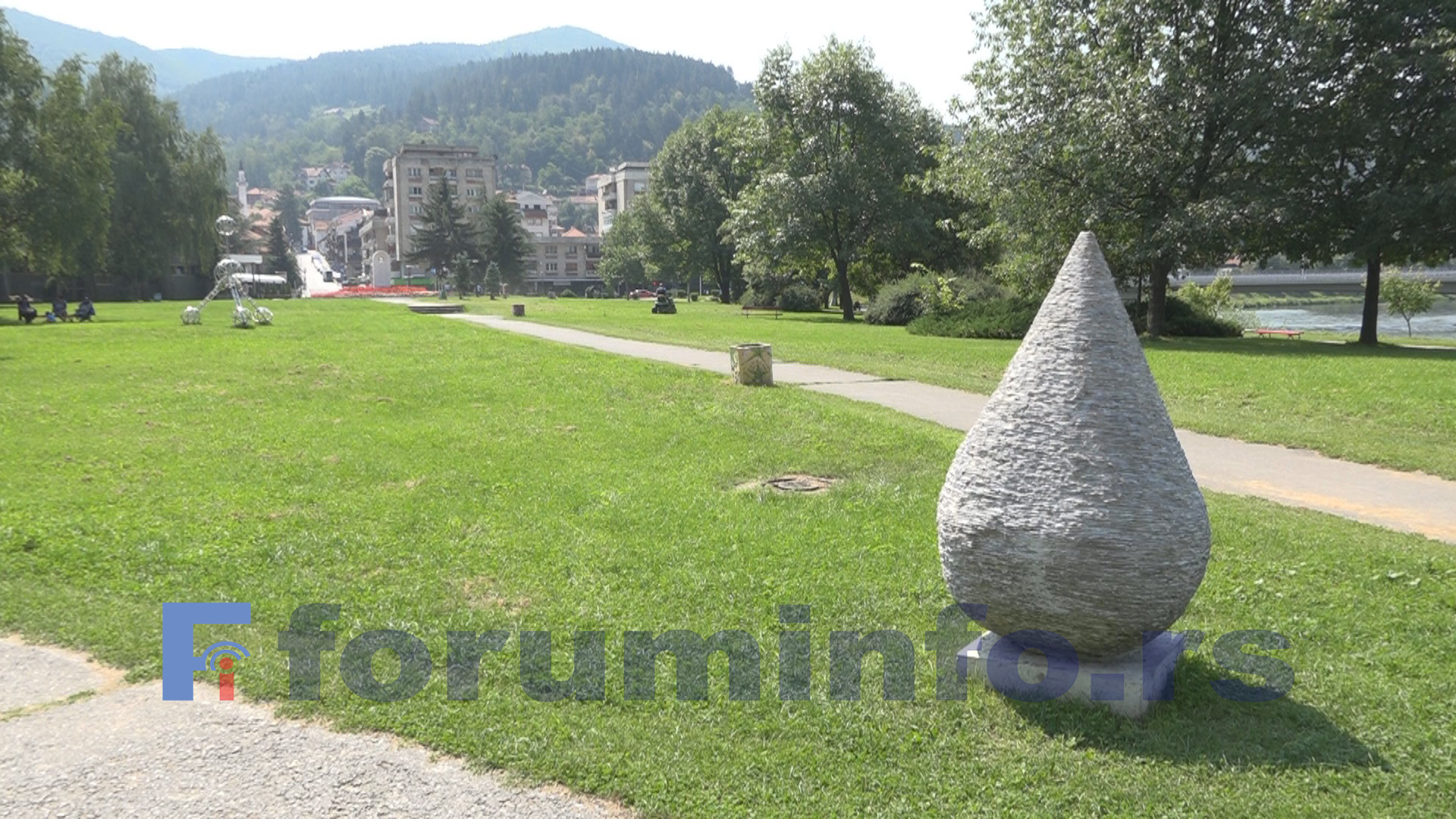 Нових пет скулптура краси парк око Дома културе
