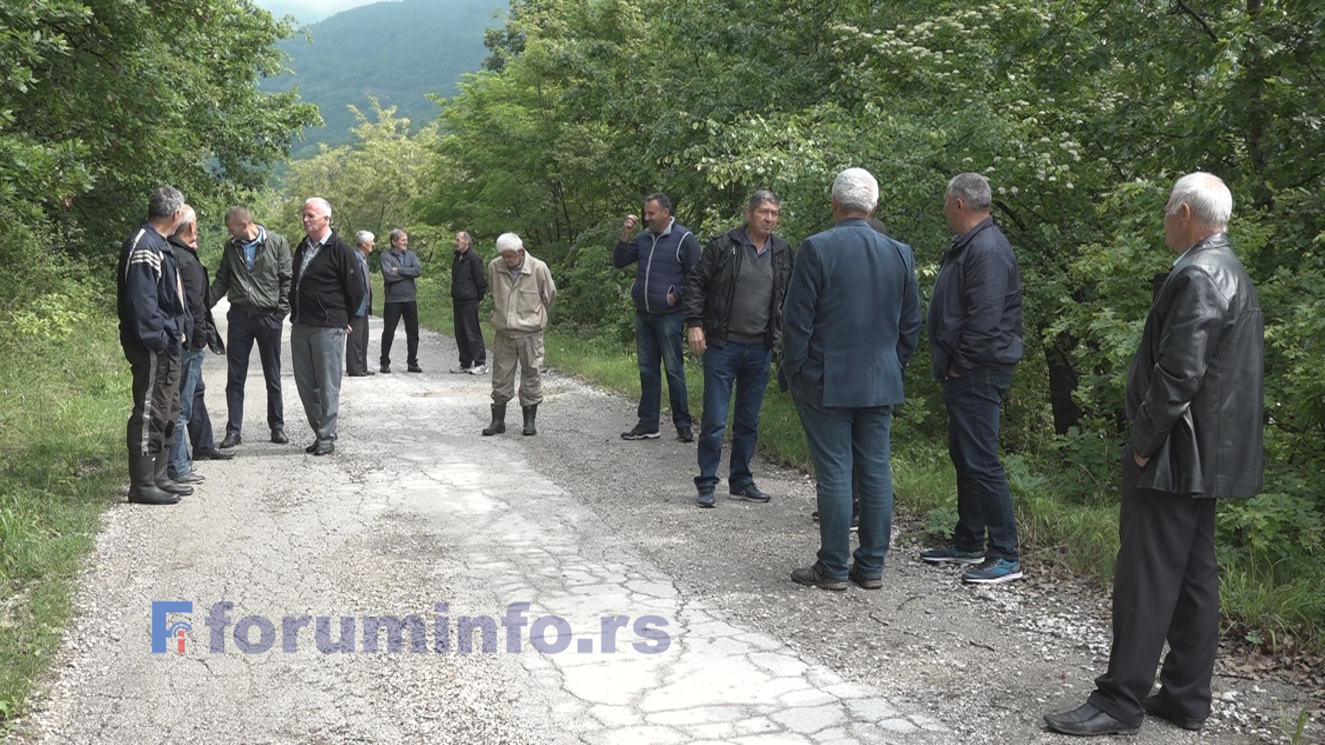 Први сеоски асфалтирани пут у Пријепољу –  Свега има више него асфалта