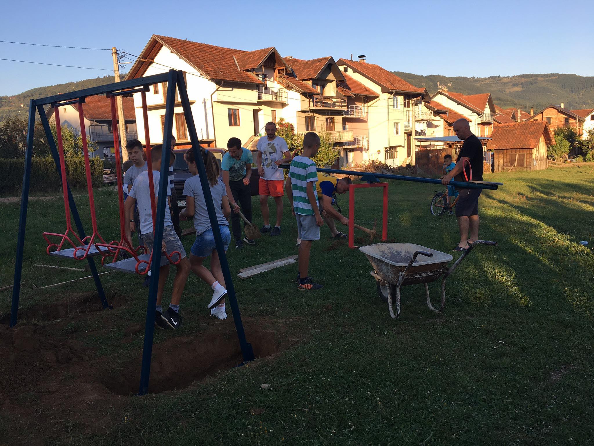 Нови кутак за игру малишана у насељу Равне