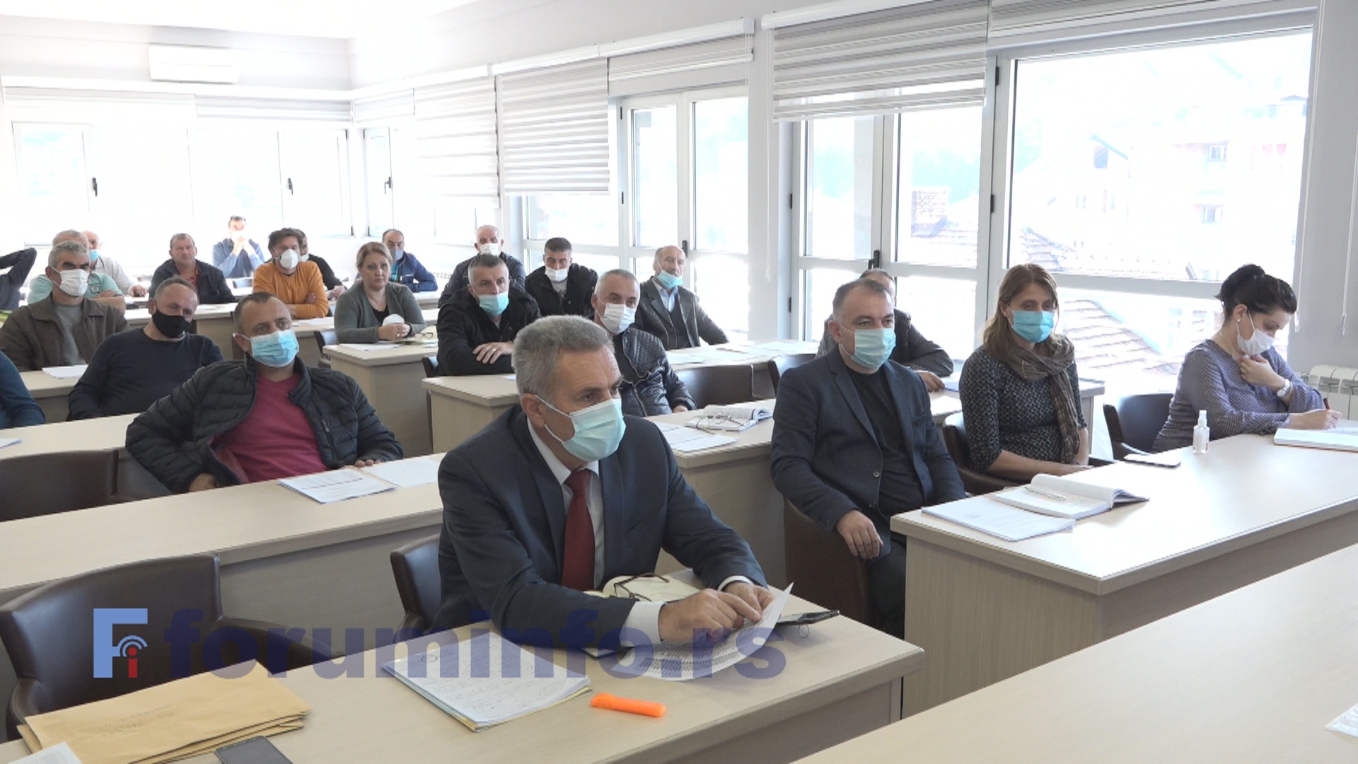 Лоши путеви и чести нестанци струје највећи проблеми у пријепољским месним заједницама