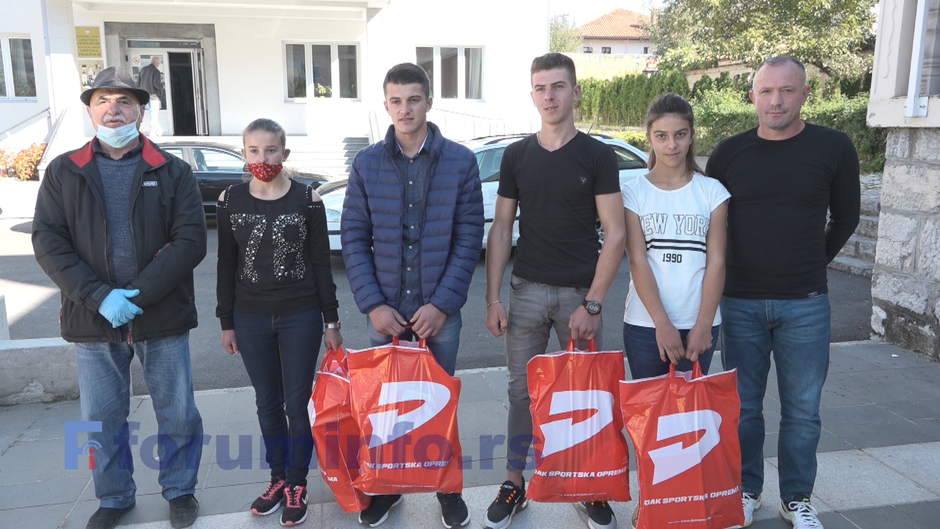 Браћа и сестре Бјелак из Комарана – победници окружног такмичења у стоном тенису