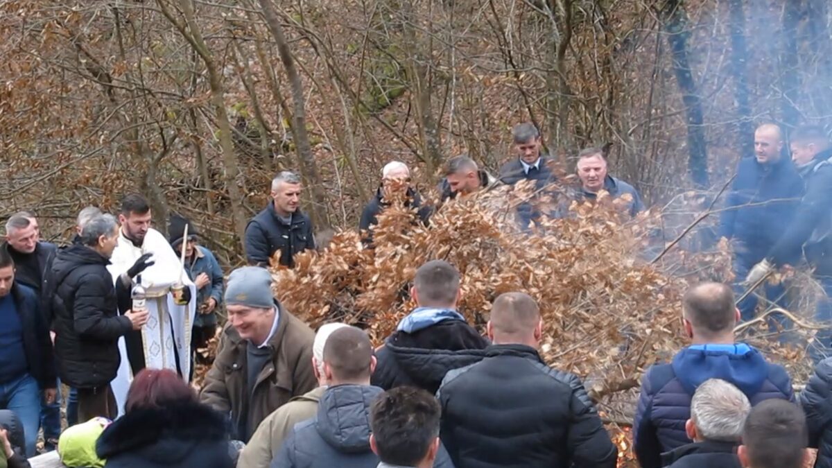 Српска православна црква и верници прослављају Бадњи дан