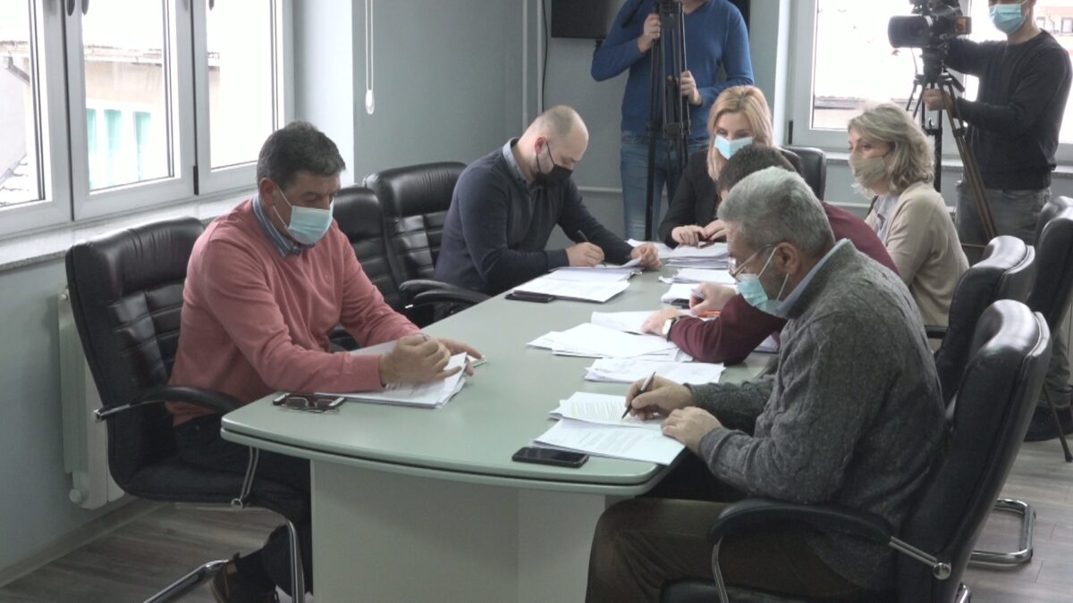 Општинско веће: Од кафанских прича до неодрживе ситуације
