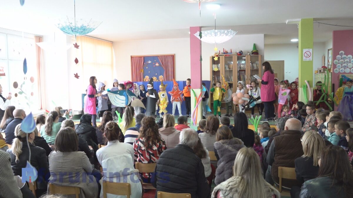 Представа “Насмејана ајкула” за крај Дечије недеље