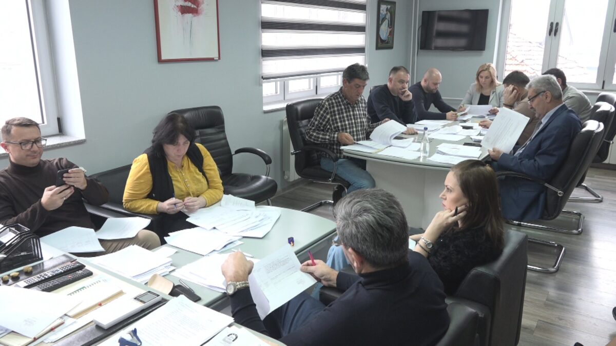 Oпштинско веће прихватило извештај Надзорног одбора ЈКП „Лим“ о повећању цена комуналних услуга