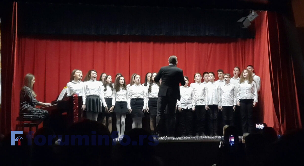 Новогодишња чаролија у извођењу Основне музичке школе
