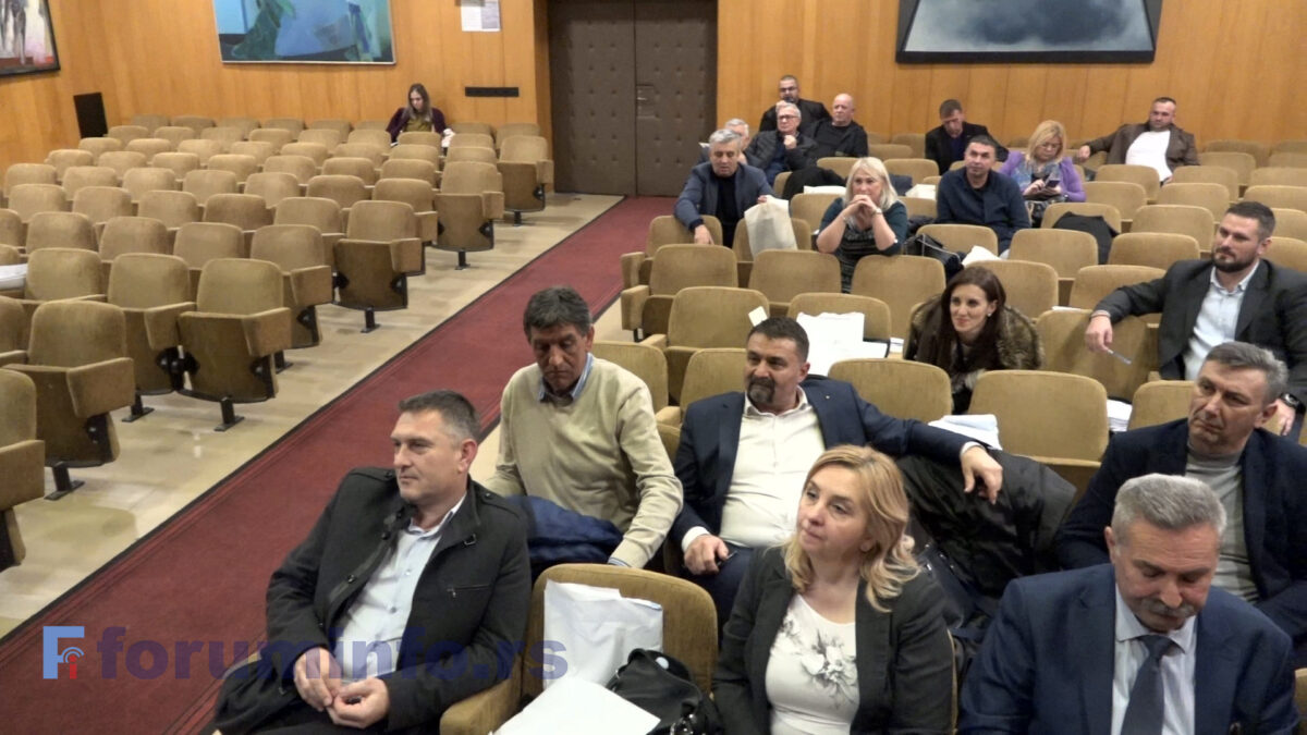 Ко мисли својом главом – одборничка група СНС напустила седницу Скупштине општине