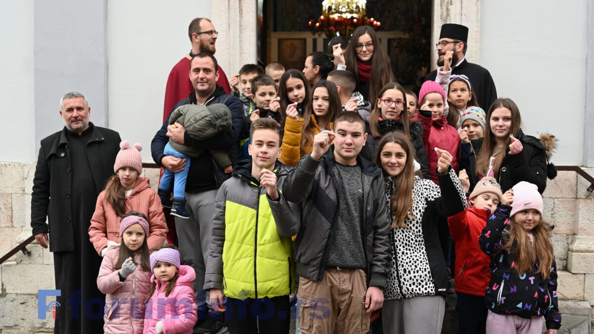 Викенд у знаку прославе најрадоснијег хришћанског празника – Божића (ВИДЕО)