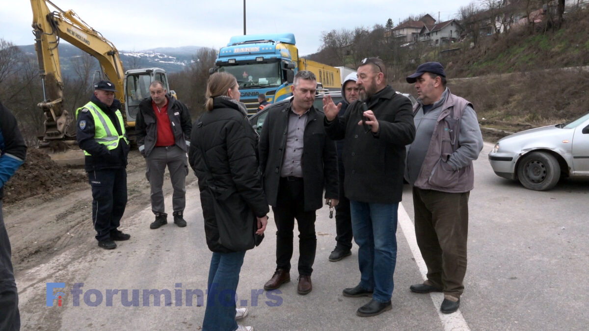 (ВИДЕО)Блокада магистралног пута ка Црној Гори – Мештани Ивања у борби за своје животе