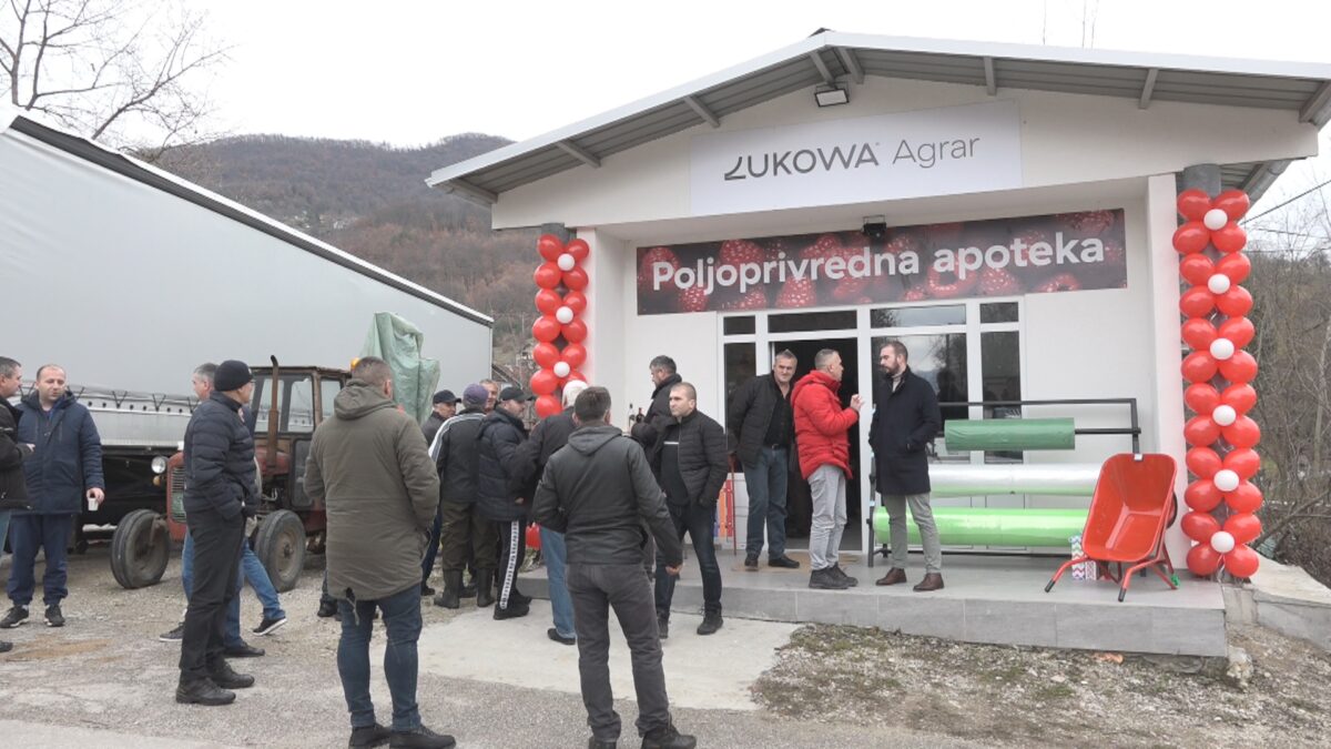 У Ивању отворена пољопривредна апотека „Лукова Аграр“