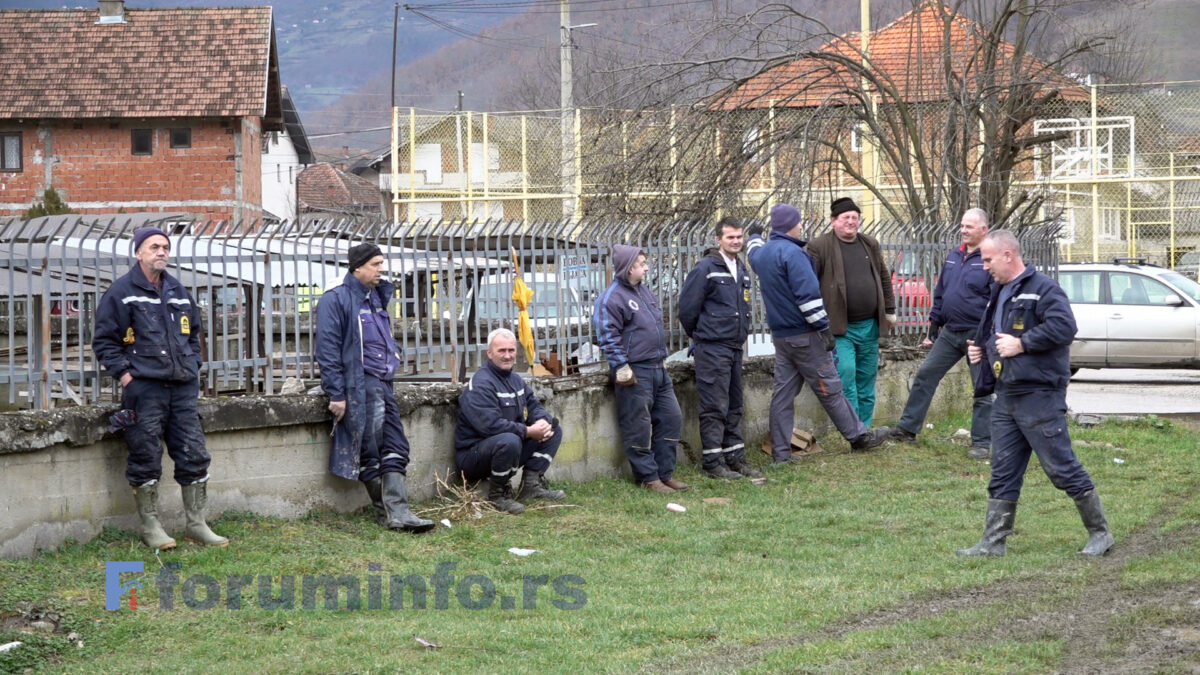 Радници ЈКП “Лим” први на линији одбране од поплава