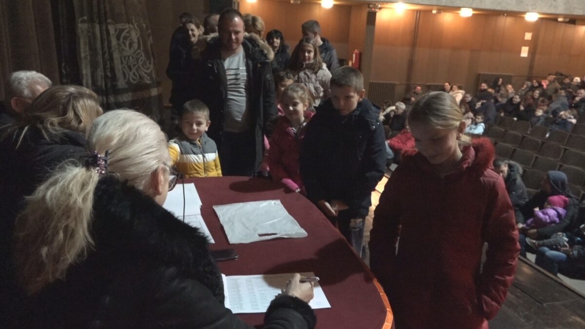 Хуманитарна фондација “Стара Рашка” поделила поклоне деци из Пријепоља