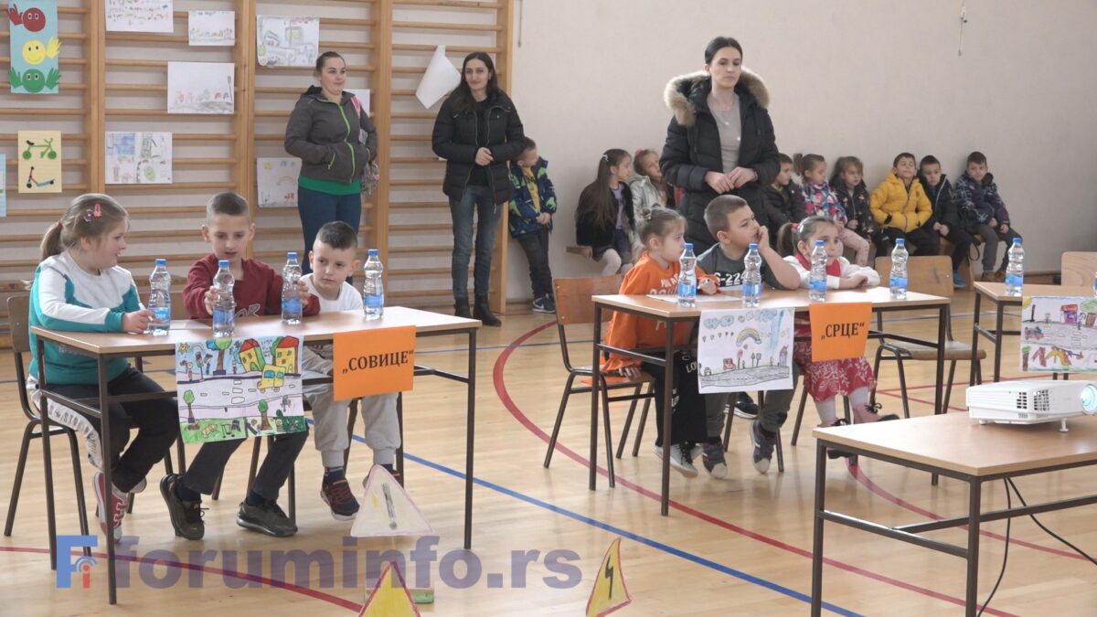 “Пажљивкова смотра” у Пријепољу – малишани у трци ко зна више о саобраћају