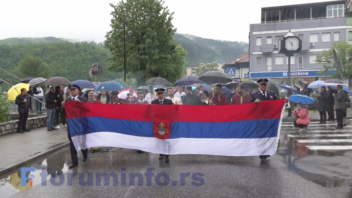 Истрајност у ходу за Светим Василијем Острошким – литија окупила на хиљде људи у Пријепољу