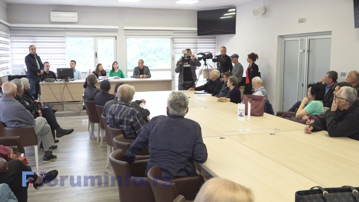 Уговори за замену столарије потписани са 57 власника стамбених објеката у Пријепољу
