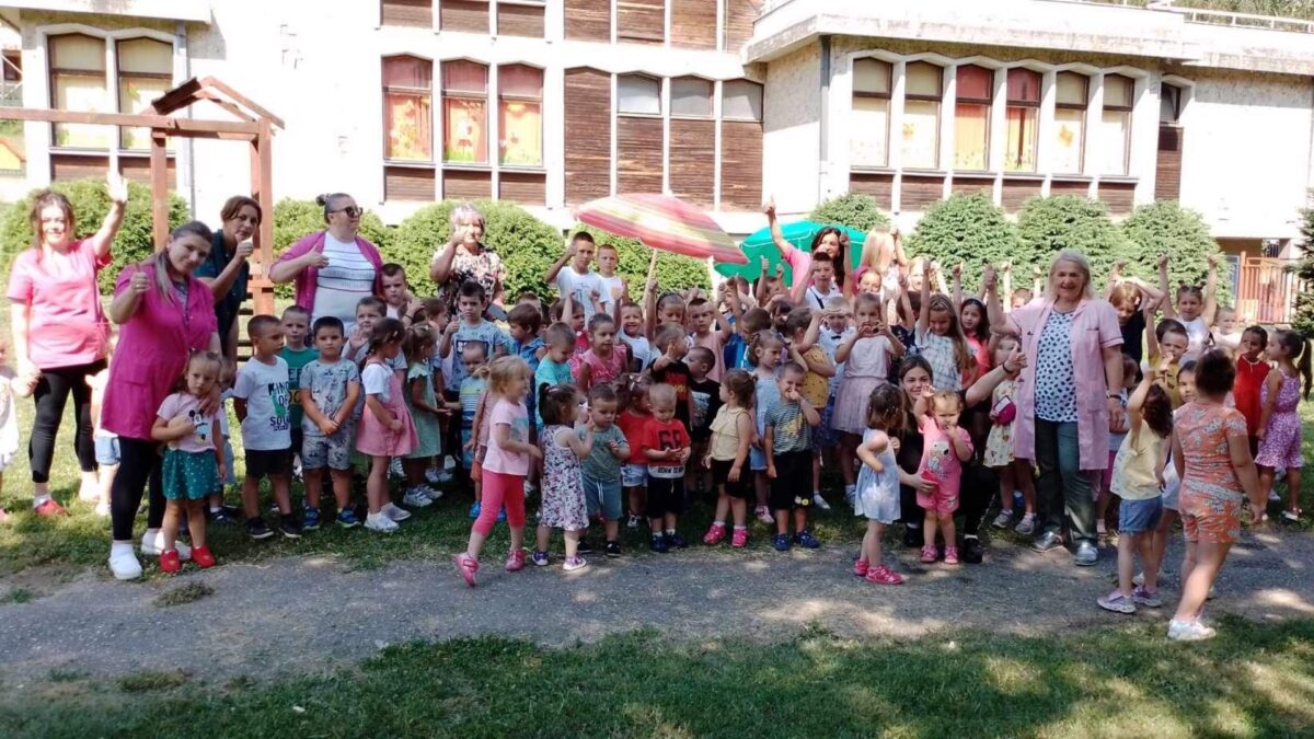 Деца из Пионирске улице прикупила више од 123 хиљаде динара за лечење малог Василија Баковића
