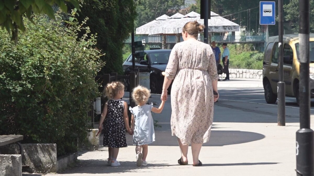 Како у девастираној општини подстаћи рађање и подржати породице са децом?