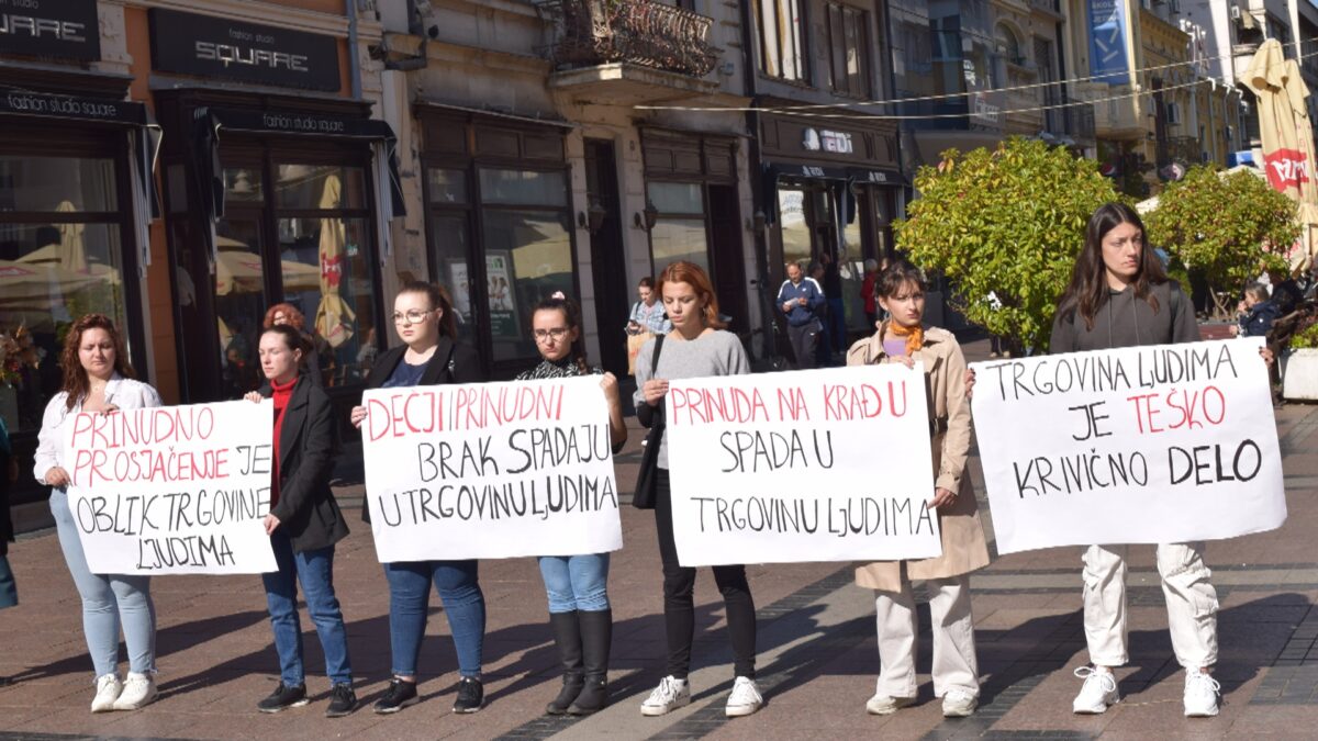 Трговци људима вребају – информиши се да не постанеш жртва