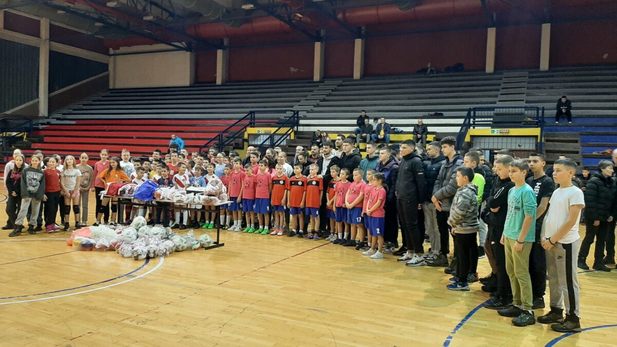 Спортски савез Србије донирао опрему и реквизите за 16 пријепољских клубова