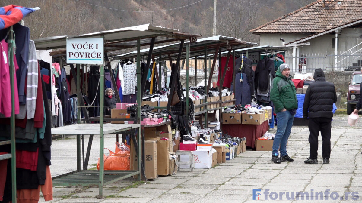 Пијачни дан у Бродареву – напољу зима, a у новчаницима промаја