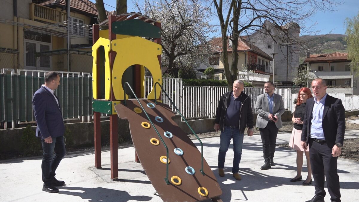 У опремање вртића у претходној години уложено 21 милион динара и примљено 200 деце