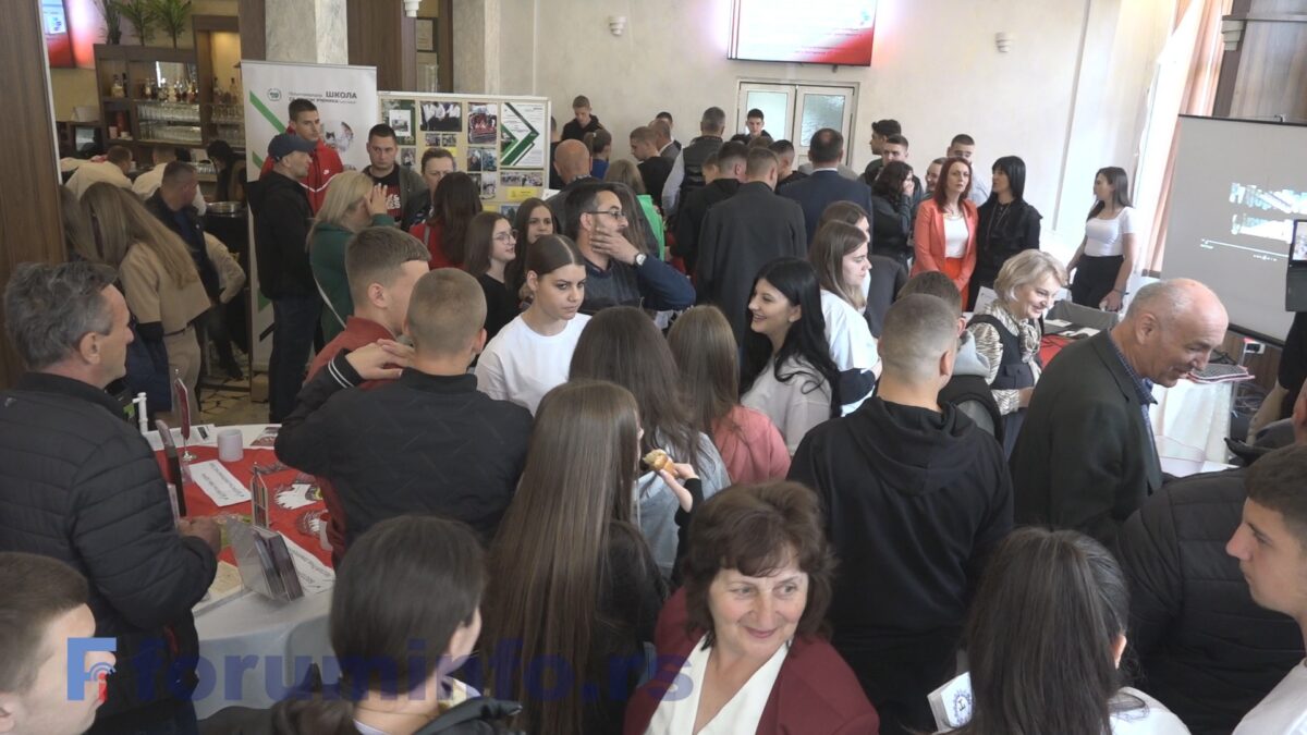 Сајам запошљавања и образовања у Пријепољу привукао велики број посетилаца