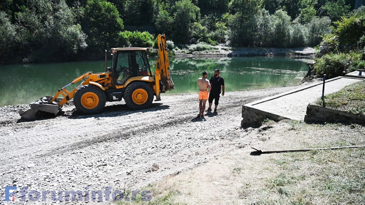 Успешно реализована радна акција уређења плаже на Петровцу