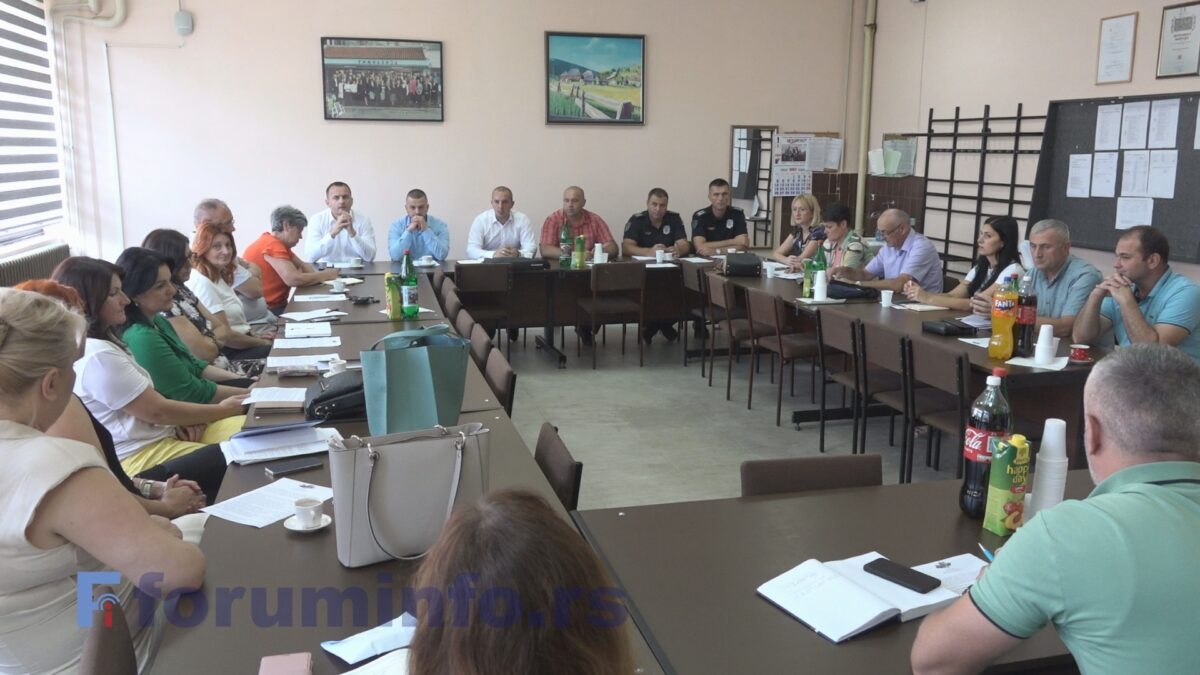 Први септембар на прагу, а питање полиције у школама под знаком питања