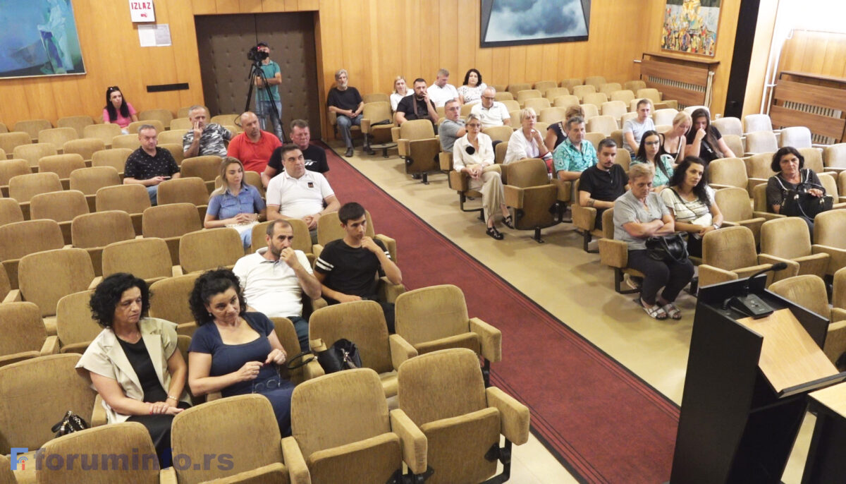 Подршка за предузетничке идеје стиже од Министарства привреде – у Пријепољу одржана инфо сесија