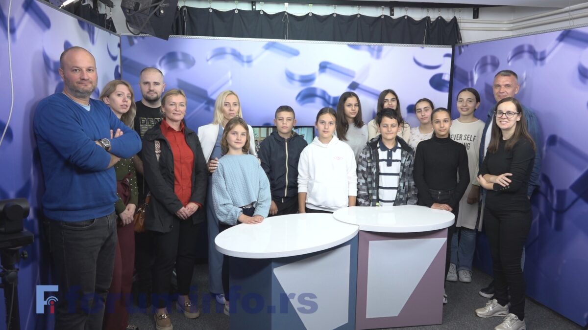 Представници ђачког парламента ОШ “Бошко Буха” из Ивања посетили ТВ Форум