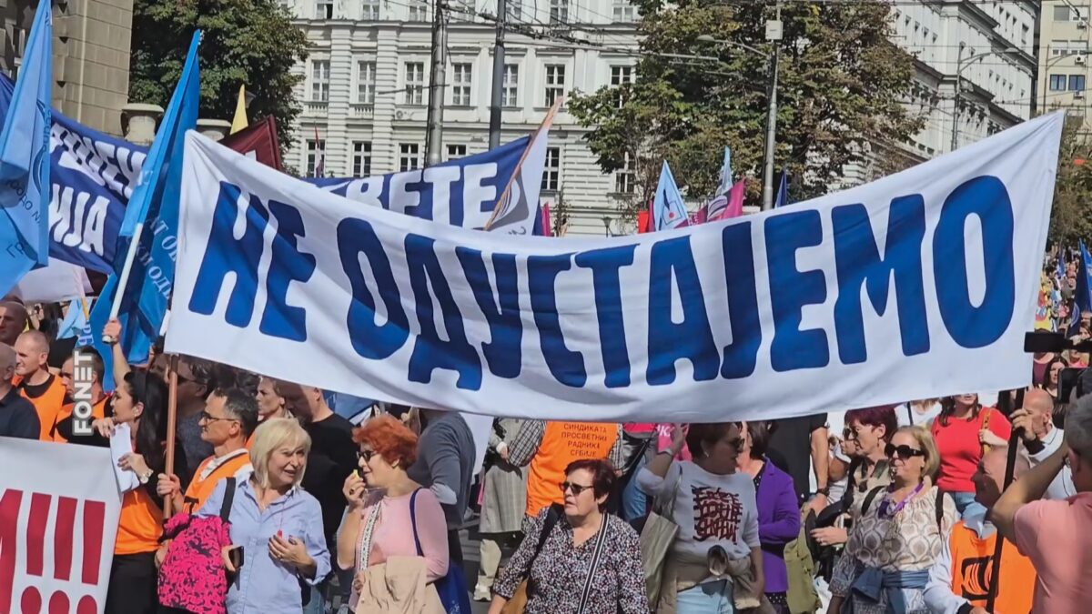 У каквим условима просветни радници дочекују свој дан?