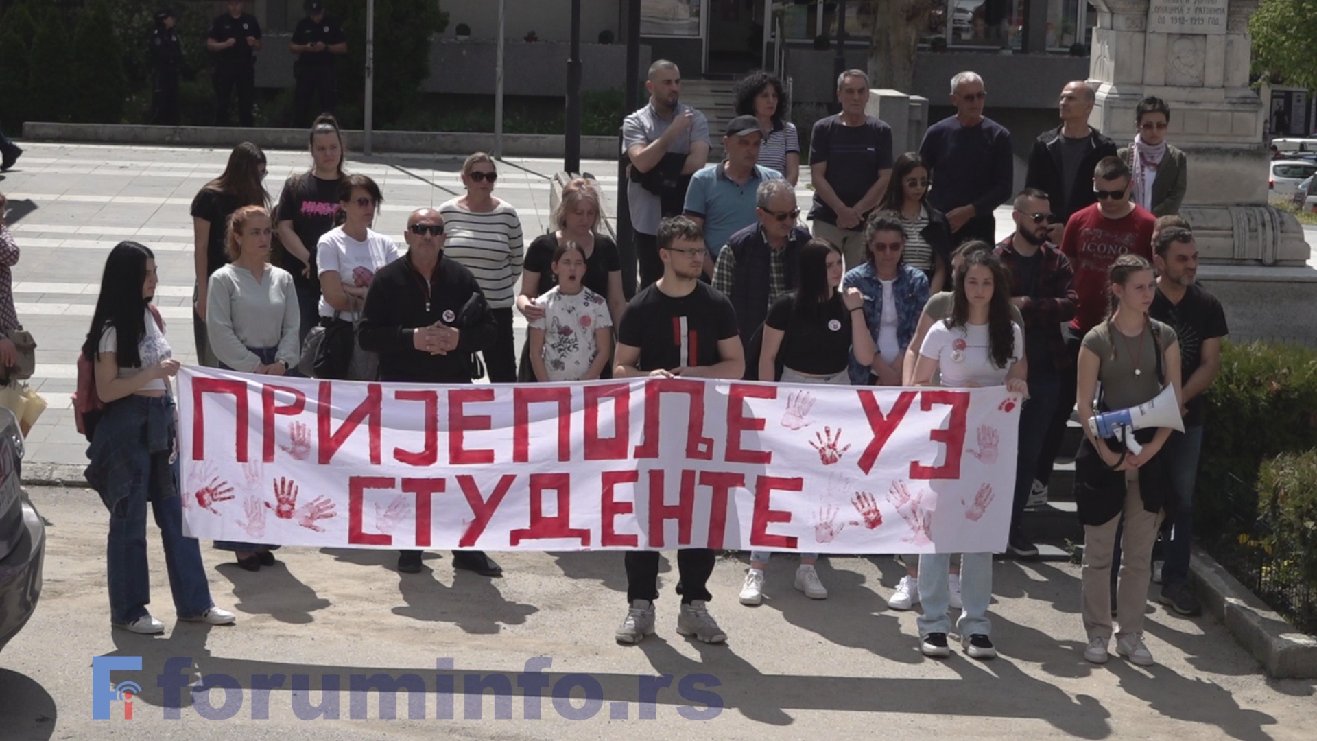 Памтићемо ваше ћутање – поручили грађани на протесту испред Општине