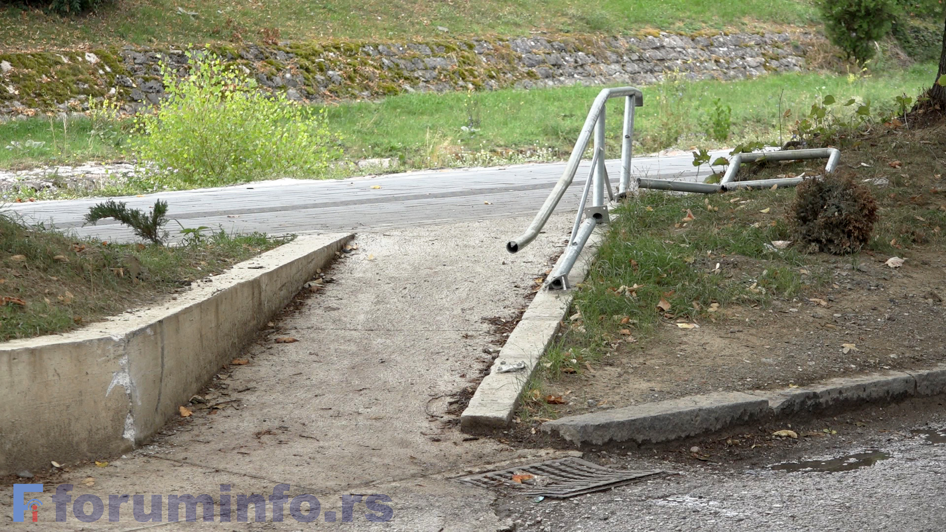 Општина затражила да полиција пронађе ко је поломио ограду на шеталишту поред Милешевке
