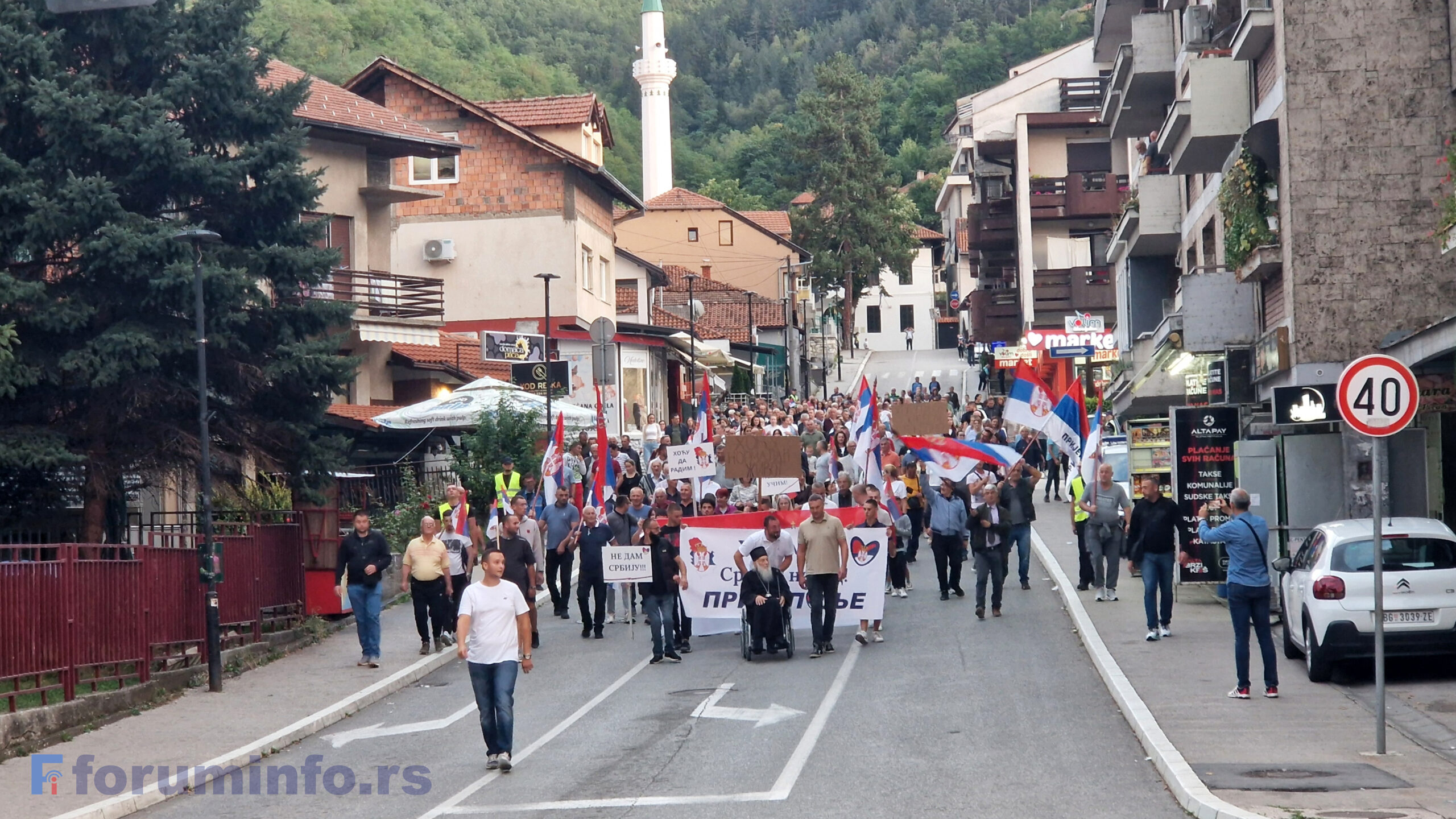 Окупљени на скупу “Пријепоље против блокада” поручили да желе нормалан живот
