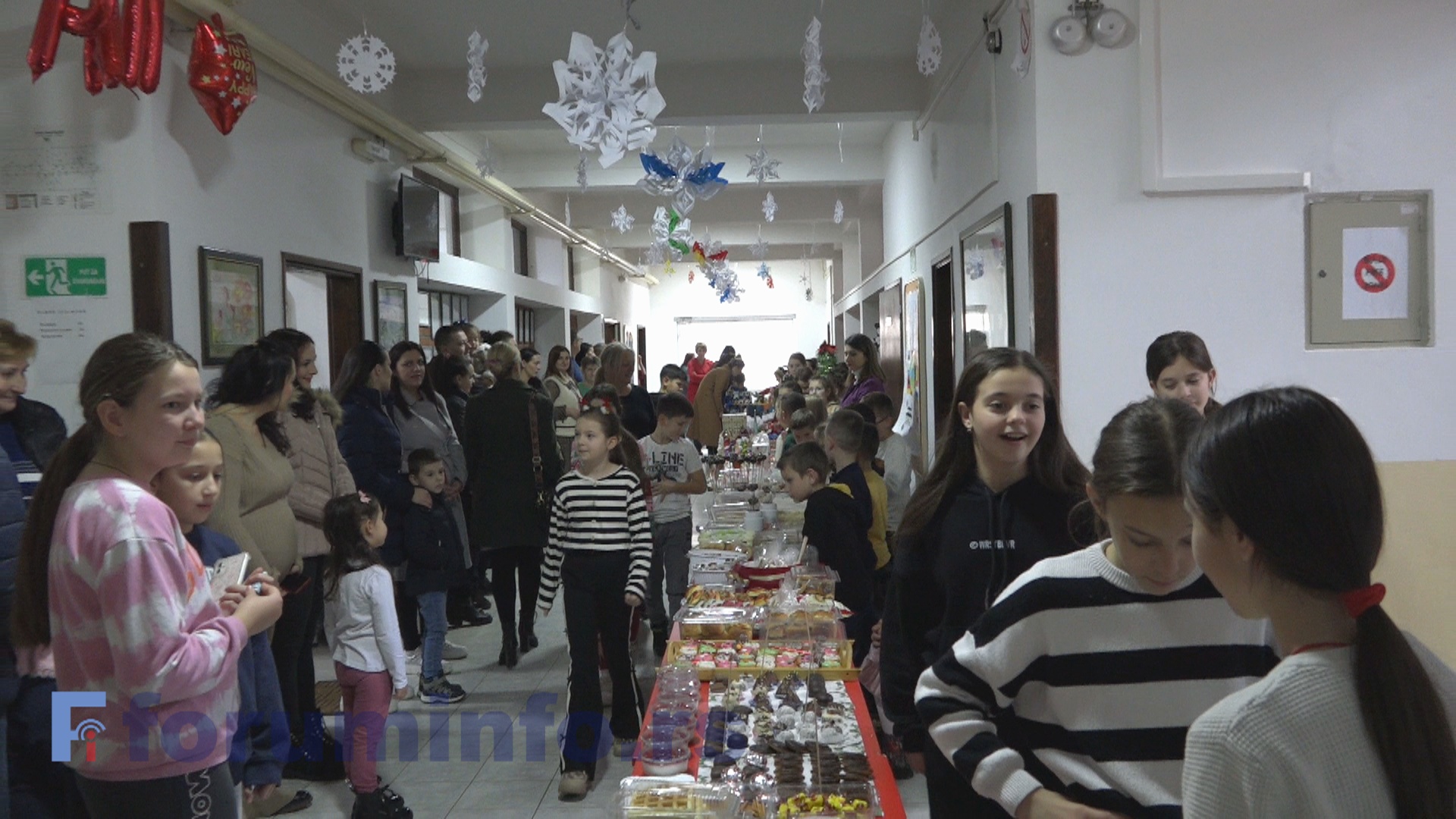 Новогодишњи базар у ОШ „Михајло Баковић“ у Сељашници – креативност у служби заједништва