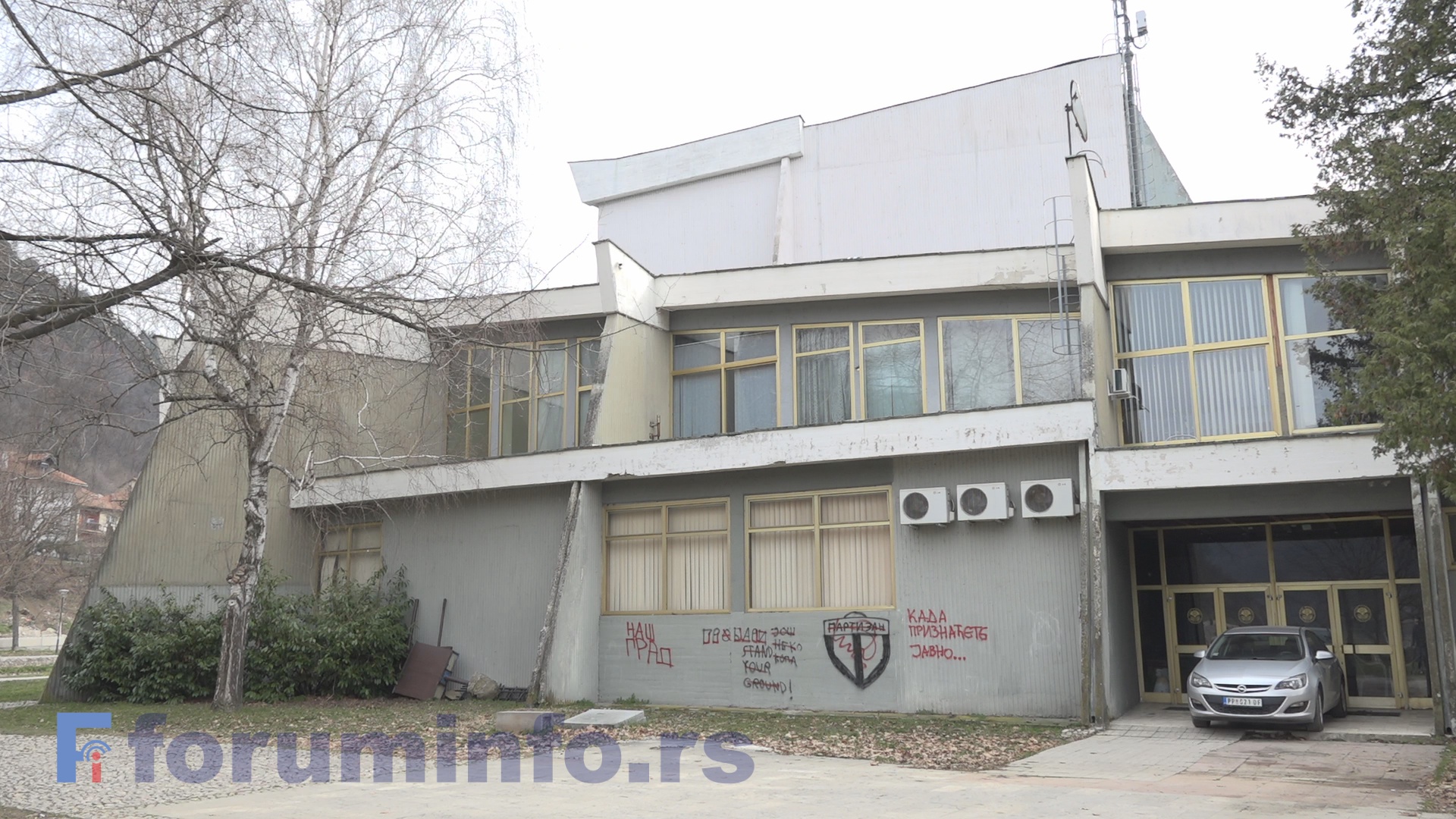 Графити на Дому културе – Уништавање јавне имовине није „кул“