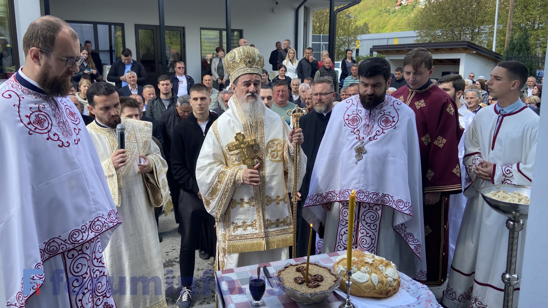 Свети Николај Охридски и Жички – Прослављена храмовна слава цркве у Коловрату (ВИДЕО)