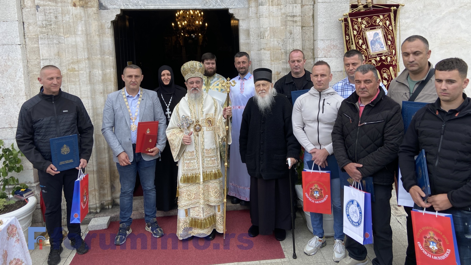 Данас је празник отвореног неба, поручио Митрополит Атанасије у Милешеви на Спасовдан (ВИДЕО)